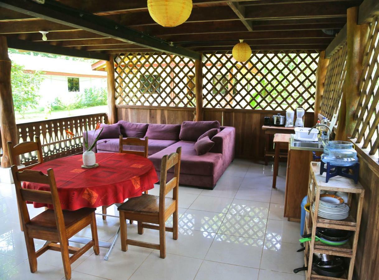 Hotel & Cabinas Nadine Cahuita Exterior photo