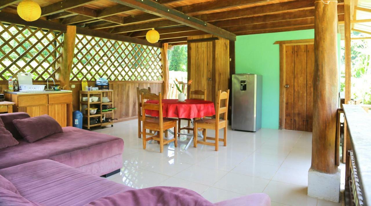 Hotel & Cabinas Nadine Cahuita Exterior photo