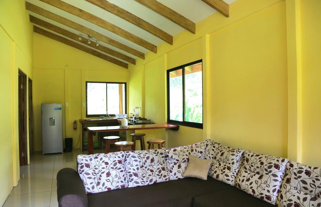 Hotel & Cabinas Nadine Cahuita Exterior photo