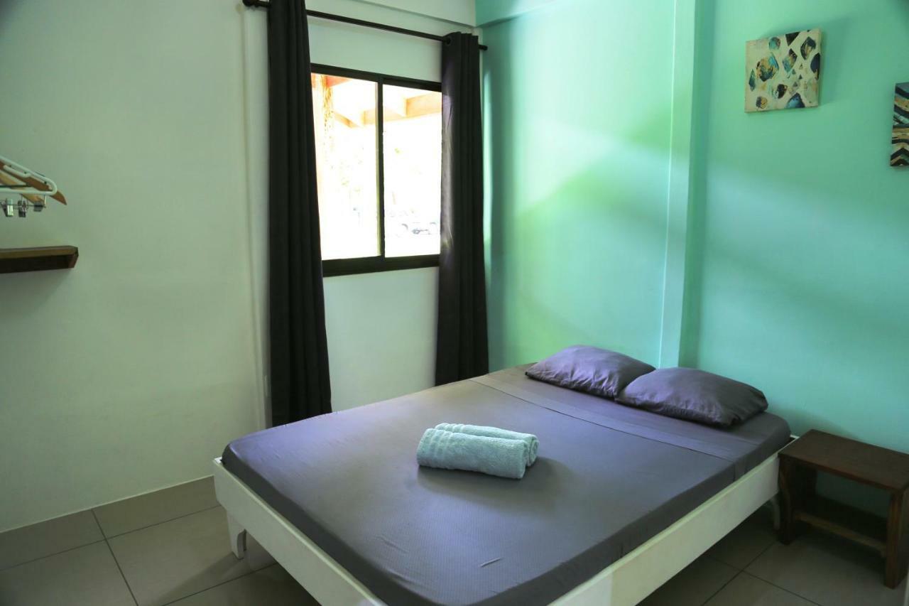 Hotel & Cabinas Nadine Cahuita Exterior photo